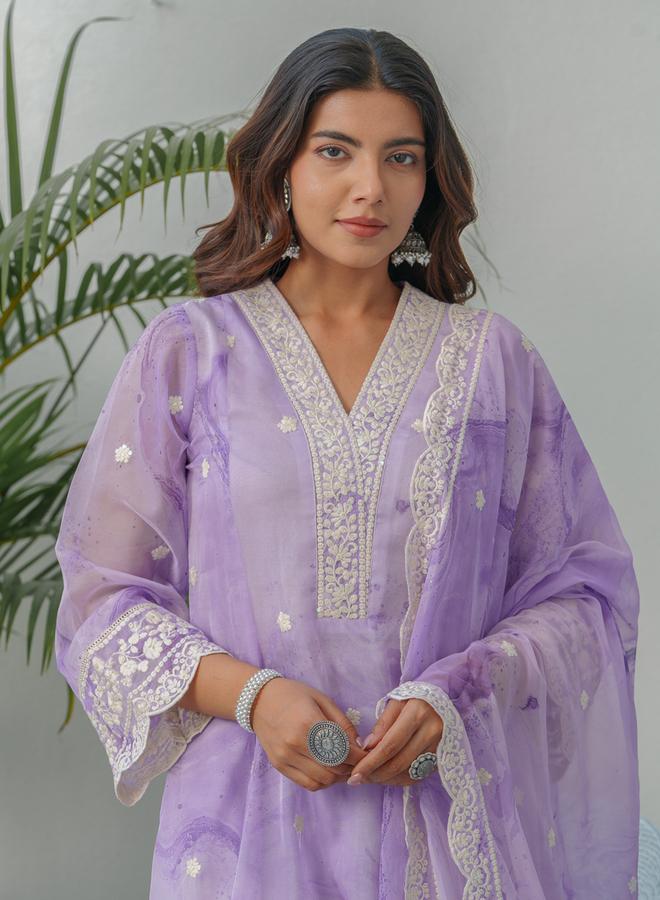 DW Women Floral Embroidered Straight Kurta and Trousers with Dupatta Set - Image 4
